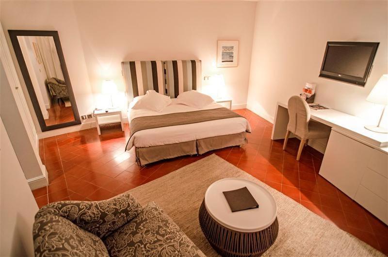 Hotel****Spa & Restaurant Cantemerle Vence Rum bild